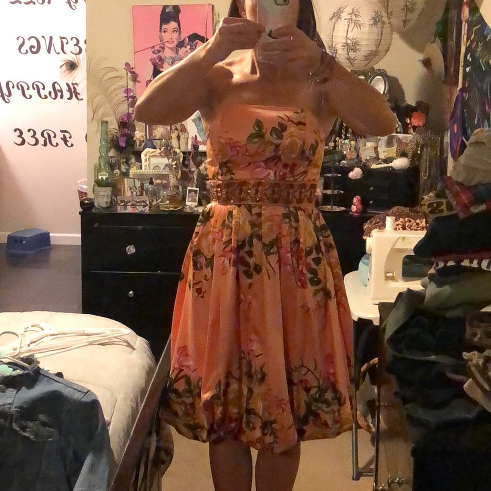 Dress - Picture 5 of 5